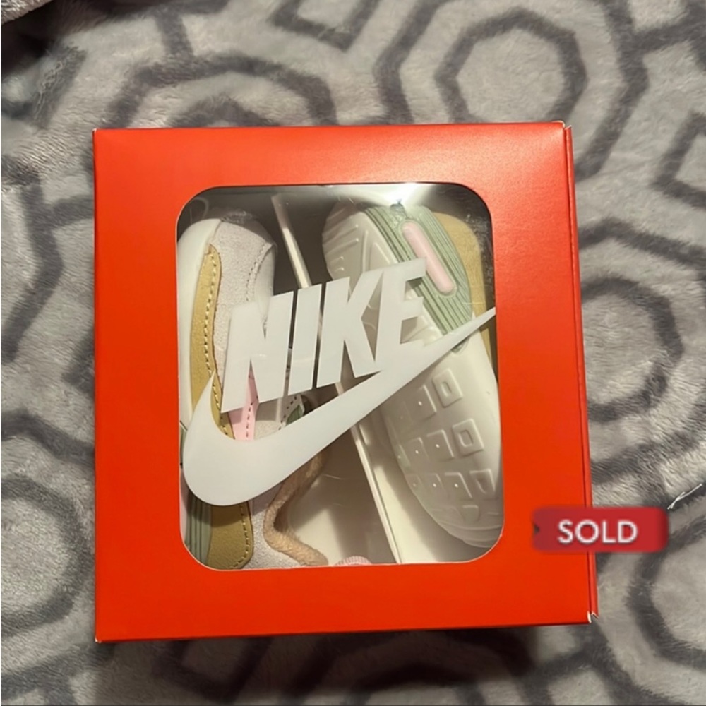 Nike max 90 crib shoes